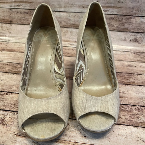 Womens Fergalicious Heels Sandal Sz 7 Canvas Khaki - Picture 2 of 6